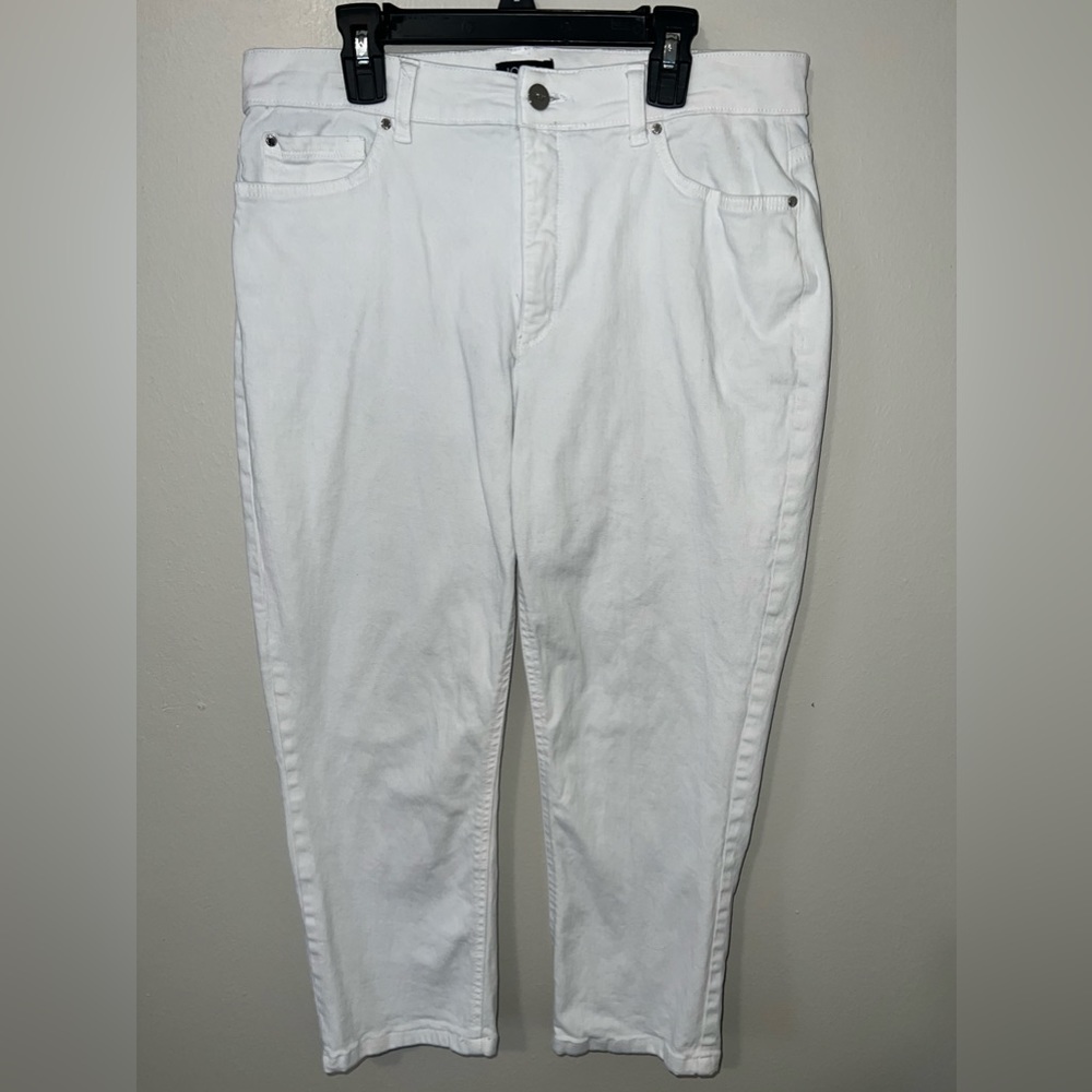 Jones New York White Lexington Capris. Great condition. Size US 12. Loosely worn